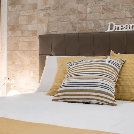 Yhellow Comfy Apartment Bari